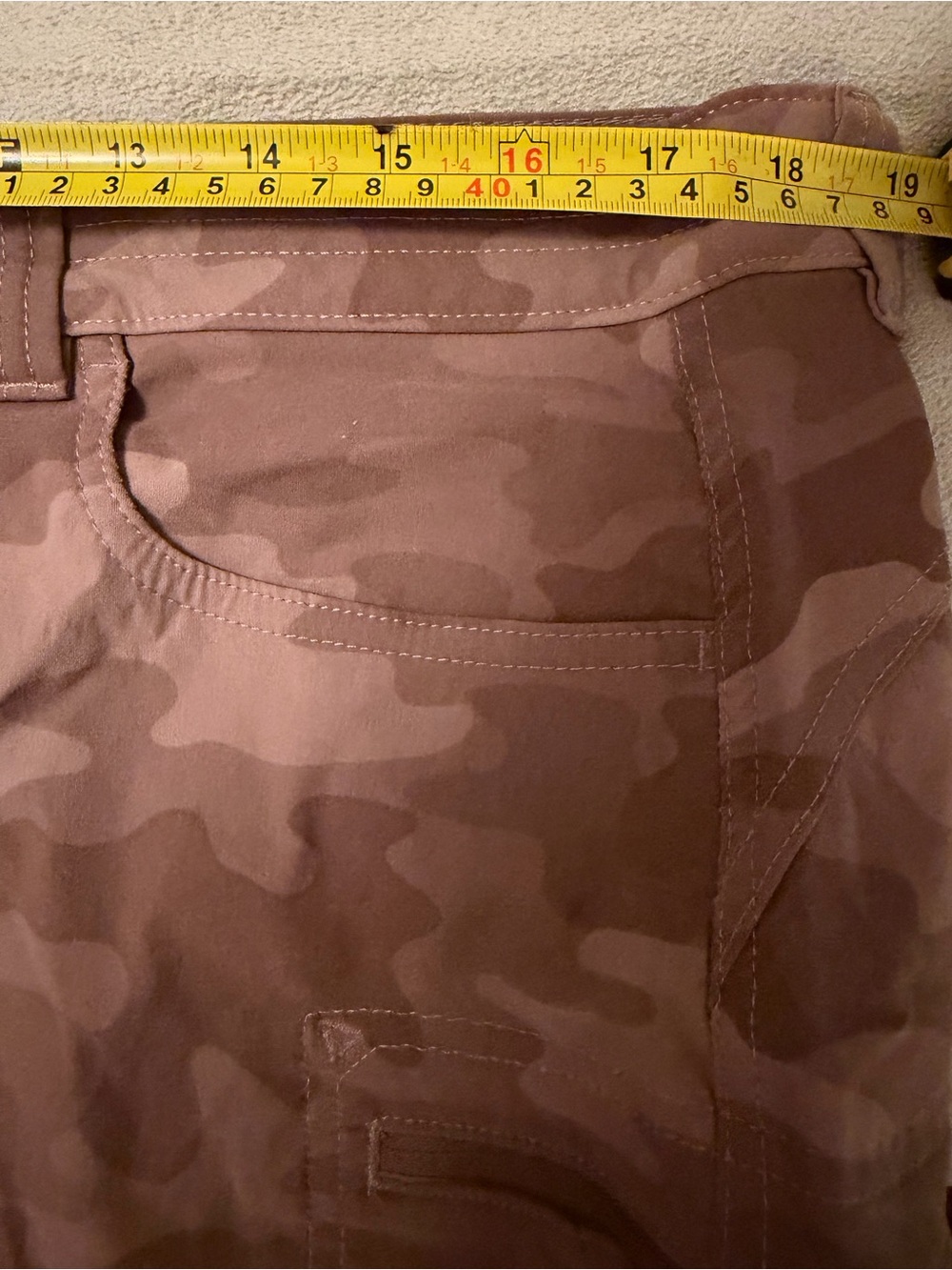 Eddie Bauer First Ascent Camo Hiking Cargo Shorts Women's 16 Stretch UPF - Picture 10 of 14